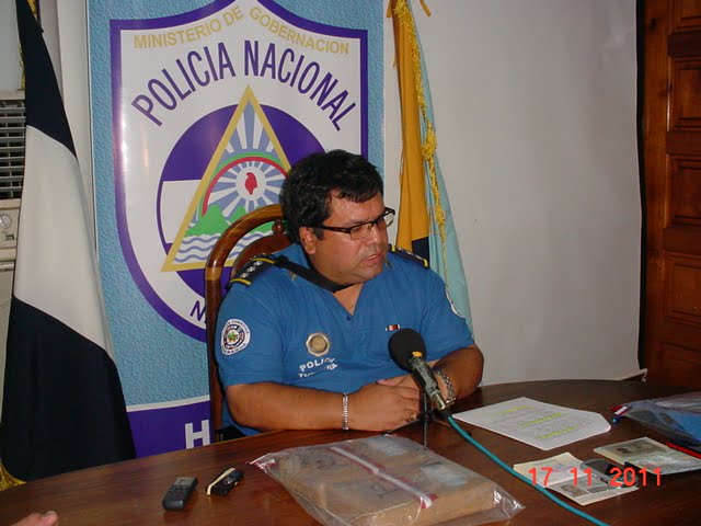 Comisionado mayor Horacio Sovalbarro, informa e quiebre de rogas y detencion de dos mujeres